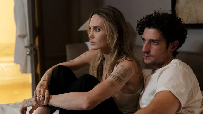 Bộ phim "riêng tư" nhất của Angelina Jolie ra mắt khán giả - Ảnh 1.
