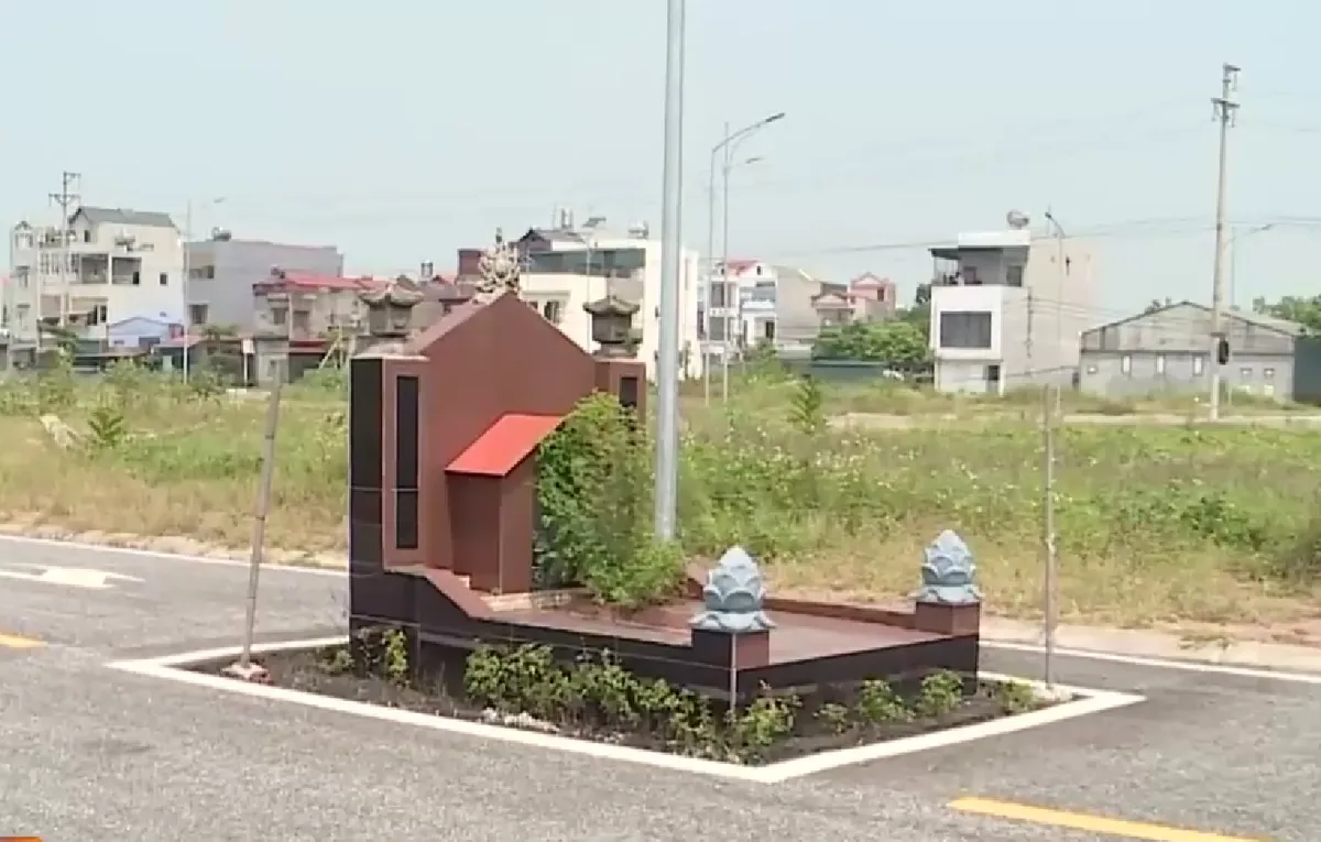 Dự án dang dở vì 5 ngôi mộ chưa thể di dời- Ảnh 1. Dự án dang dở vì 5 ngôi mộ chưa thể di dời- Ảnh 1.