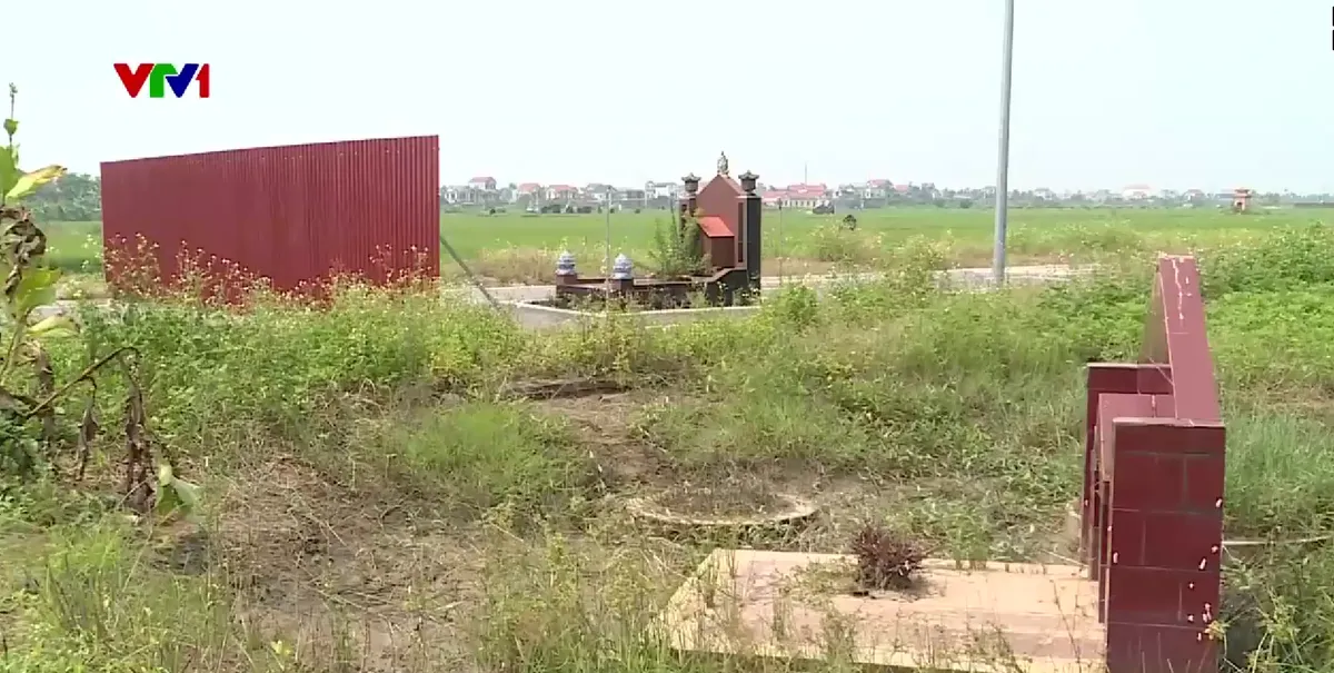 Dự án dang dở vì 5 ngôi mộ chưa thể di dời- Ảnh 2. Dự án dang dở vì 5 ngôi mộ chưa thể di dời- Ảnh 2.