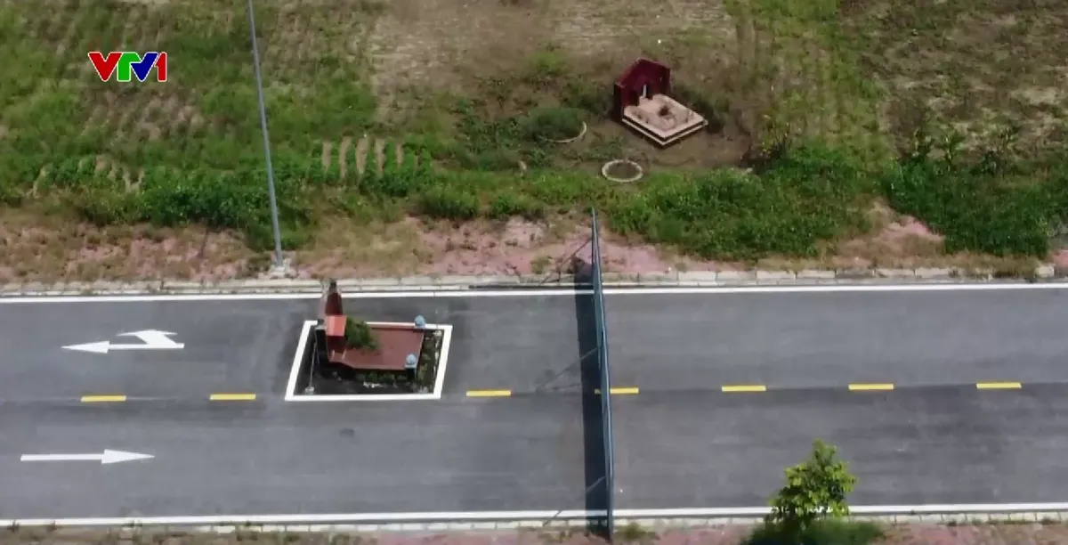 Dự án dang dở vì 5 ngôi mộ chưa thể di dời- Ảnh 3. Dự án dang dở vì 5 ngôi mộ chưa thể di dời- Ảnh 3.