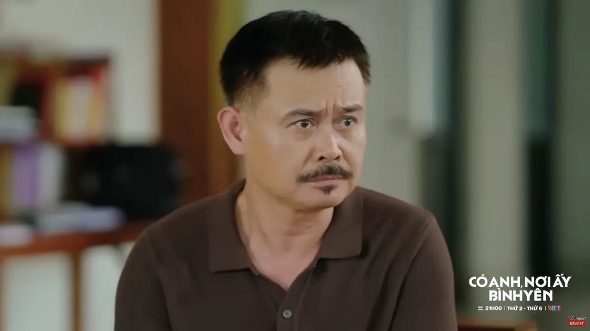 C&oacute; anh, nơi ấy b&igrave;nh y&ecirc;n - Tập 24: Chủ tịch Thứ phải giải tr&igrave;nh v&igrave; bị tố nhận hối lộ - Ảnh 6.