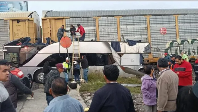 Tai nạn giao thông đường sắt nghiêm trọng ở Mexico, hơn 50 người thương vong- Ảnh 1. Tai nạn giao thông đường sắt nghiêm trọng ở Mexico, hơn 50 người thương vong- Ảnh 1.