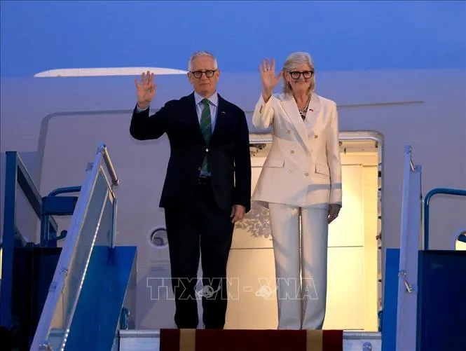 Toàn quyền Australia Sam Mostyn và Phu quân bắt đầu thăm cấp Nhà nước tới Việt Nam - Ảnh 1.