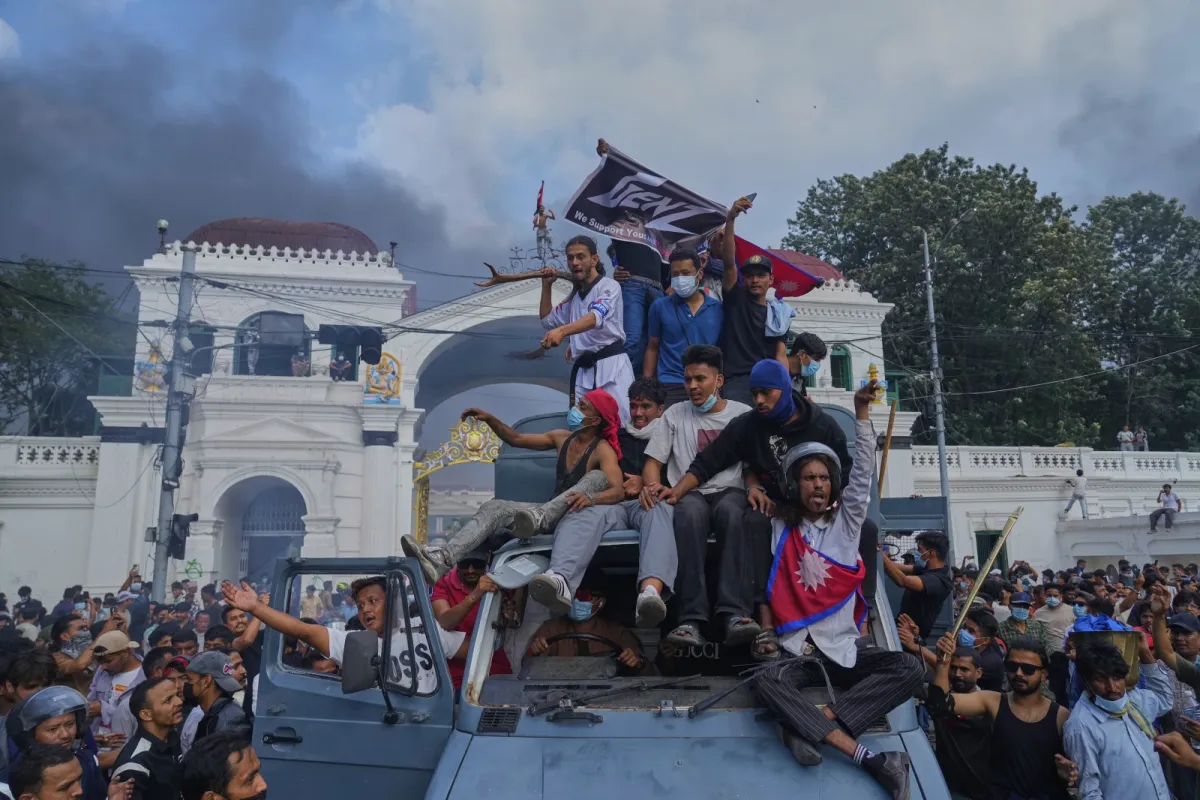 Bạo loạn ở Nepal do lệnh cấm mạng xã hội vẫn chưa dừng lại- Ảnh 1. Bạo loạn ở Nepal do lệnh cấm mạng xã hội vẫn chưa dừng lại- Ảnh 1.