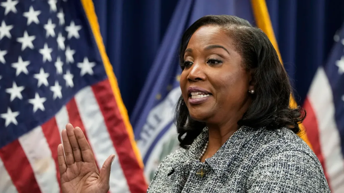 Thẩm phán chặn lệnh sa thải Thống đốc FED của ông Trump - Ảnh 1.