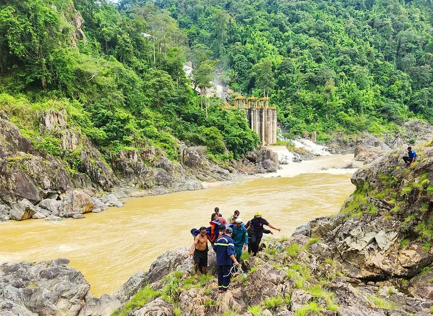 Ra giữa sông ở Gia Lai câu cá, nam thanh niên bị nước cuốn trôi  - Ảnh 1.