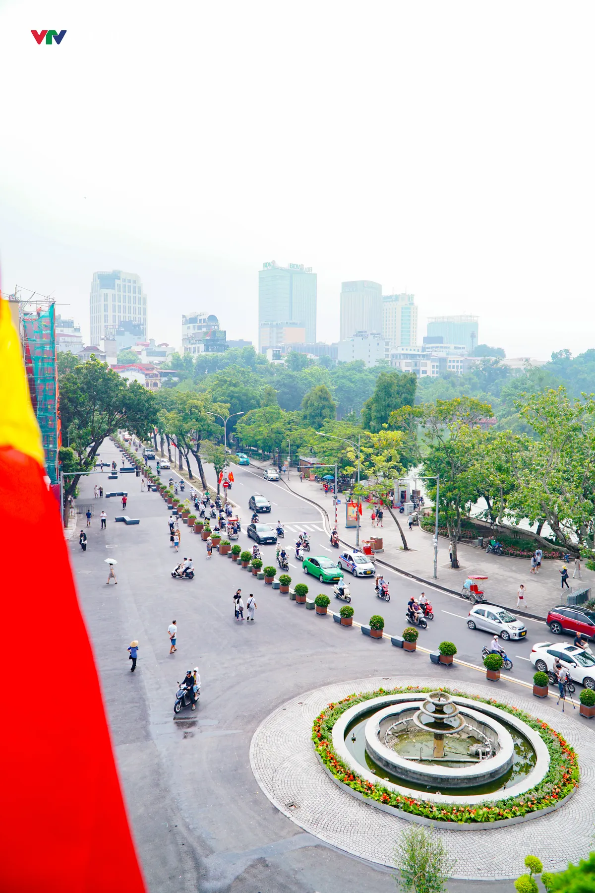 Quảng trường Đông Kinh Nghĩa Thục khoác lên mình diện mạo mới  - Ảnh 15.