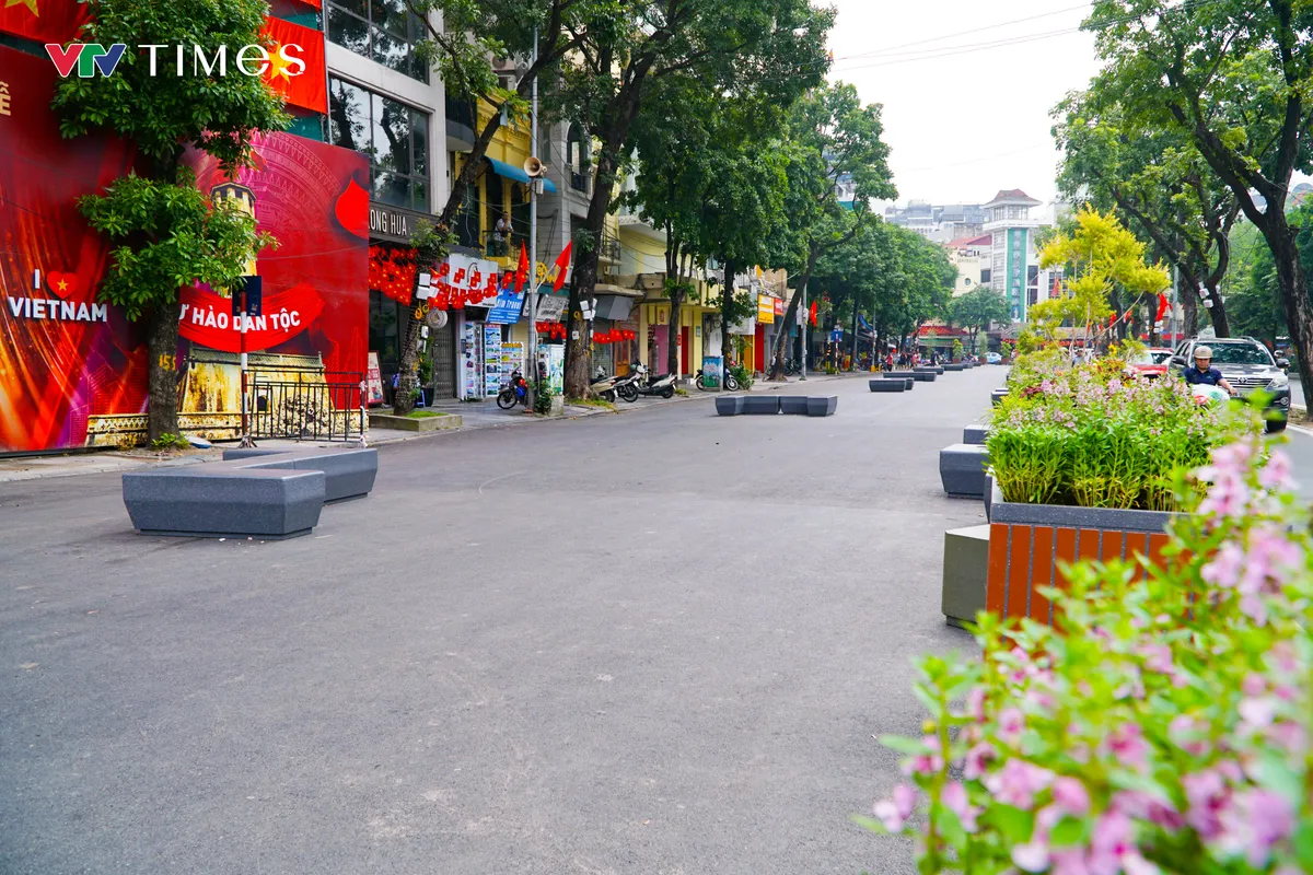 Quảng trường Đông Kinh Nghĩa Thục khoác lên mình diện mạo mới  - Ảnh 9.