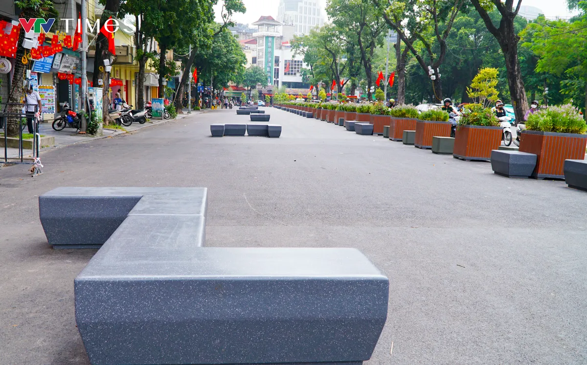 Quảng trường Đông Kinh Nghĩa Thục khoác lên mình diện mạo mới  - Ảnh 10.