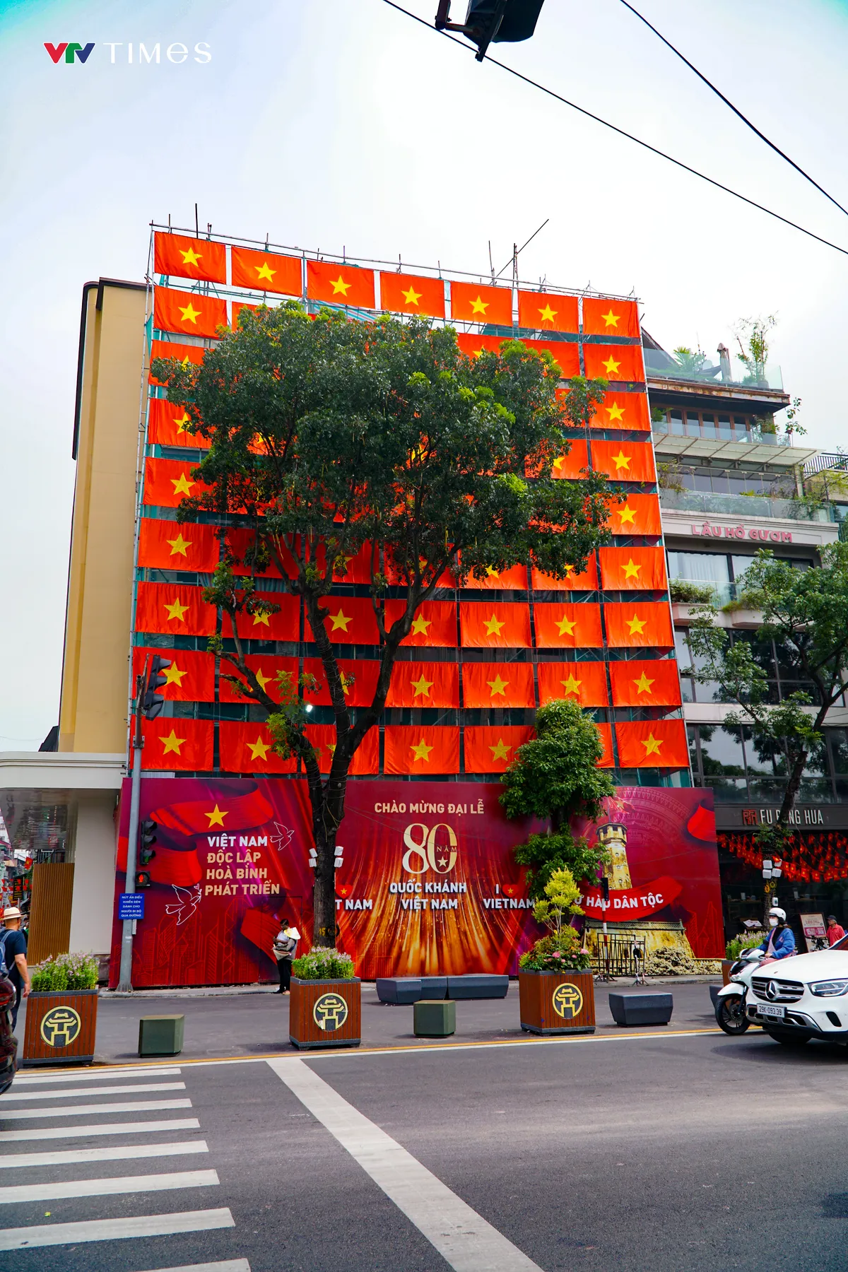 Quảng trường Đông Kinh Nghĩa Thục khoác lên mình diện mạo mới  - Ảnh 11.