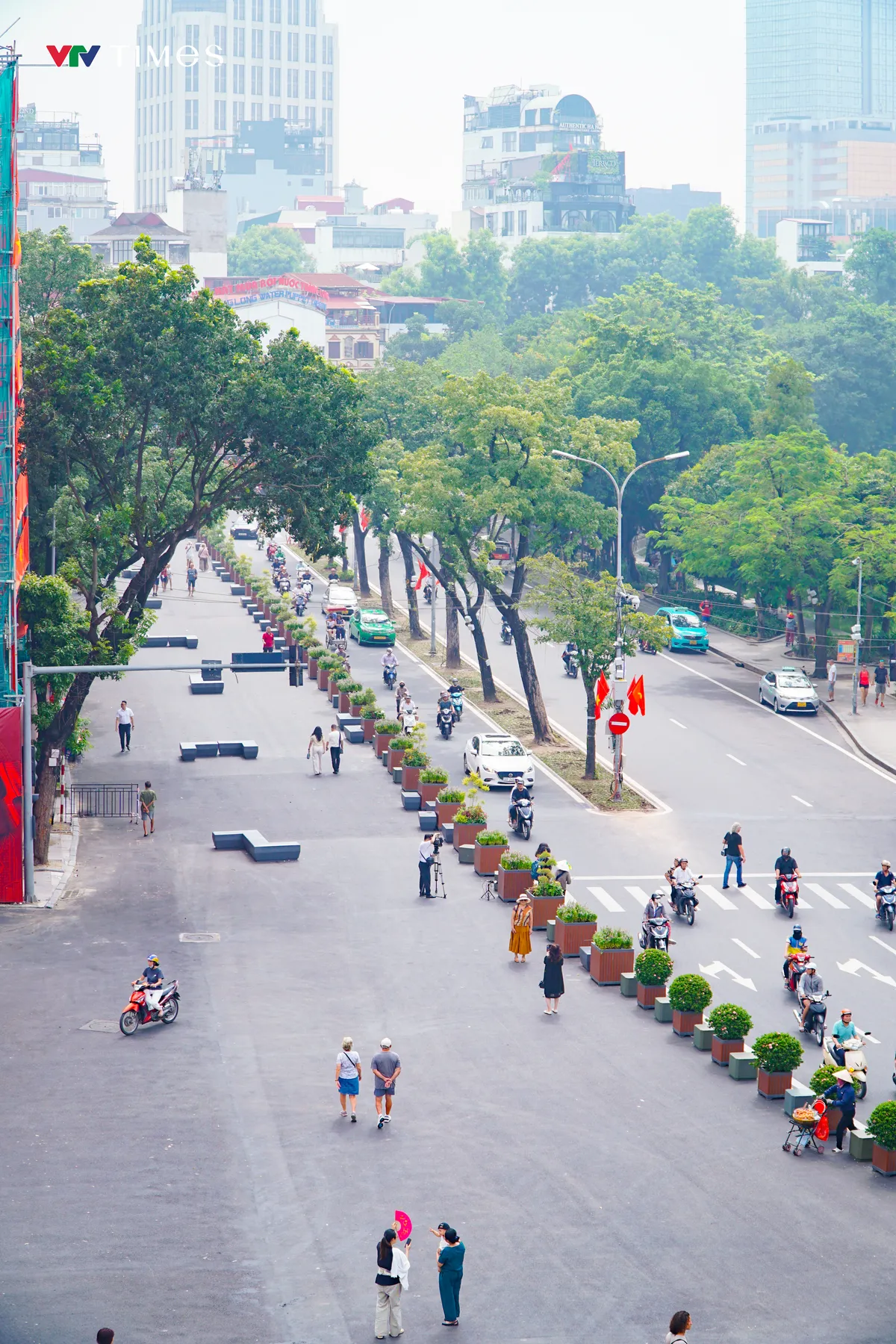 Quảng trường Đông Kinh Nghĩa Thục khoác lên mình diện mạo mới  - Ảnh 16.