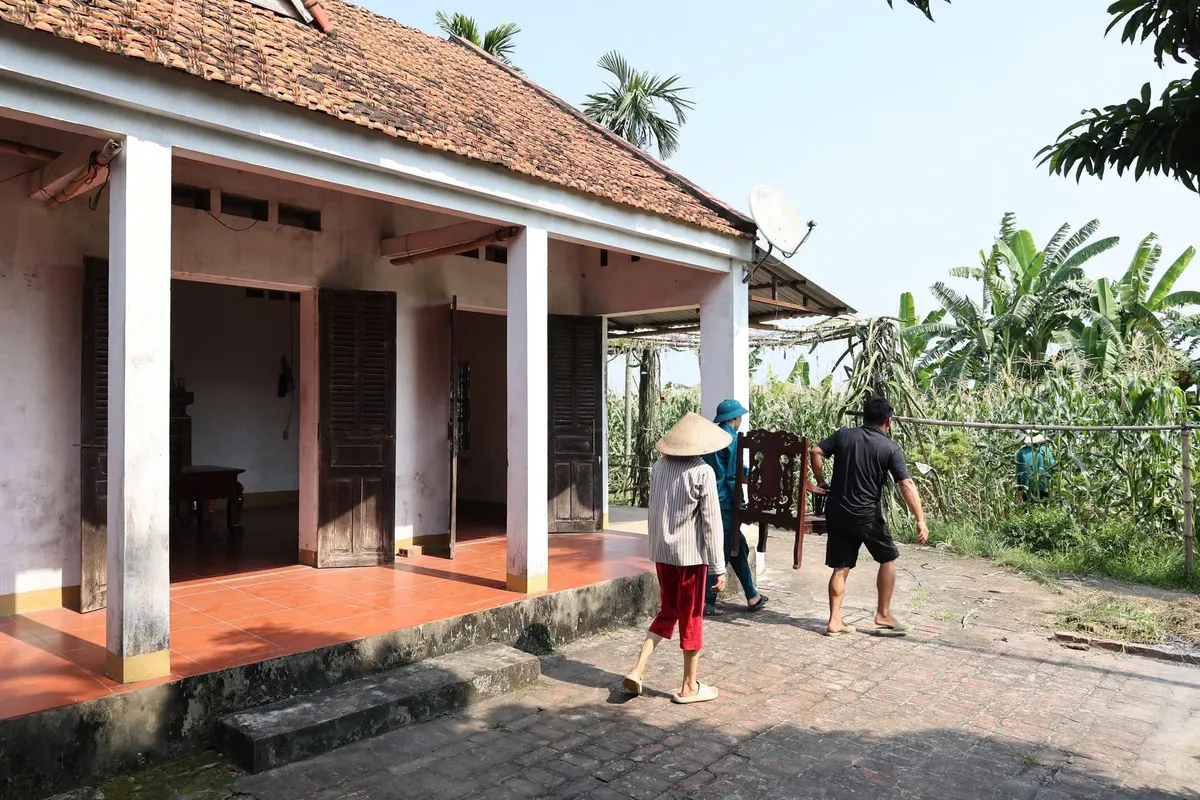 Sạt lở nghiêm trọng bờ sông Thao, Phú Thọ công bố tình huống khẩn cấp về thiên tai - Ảnh 2.