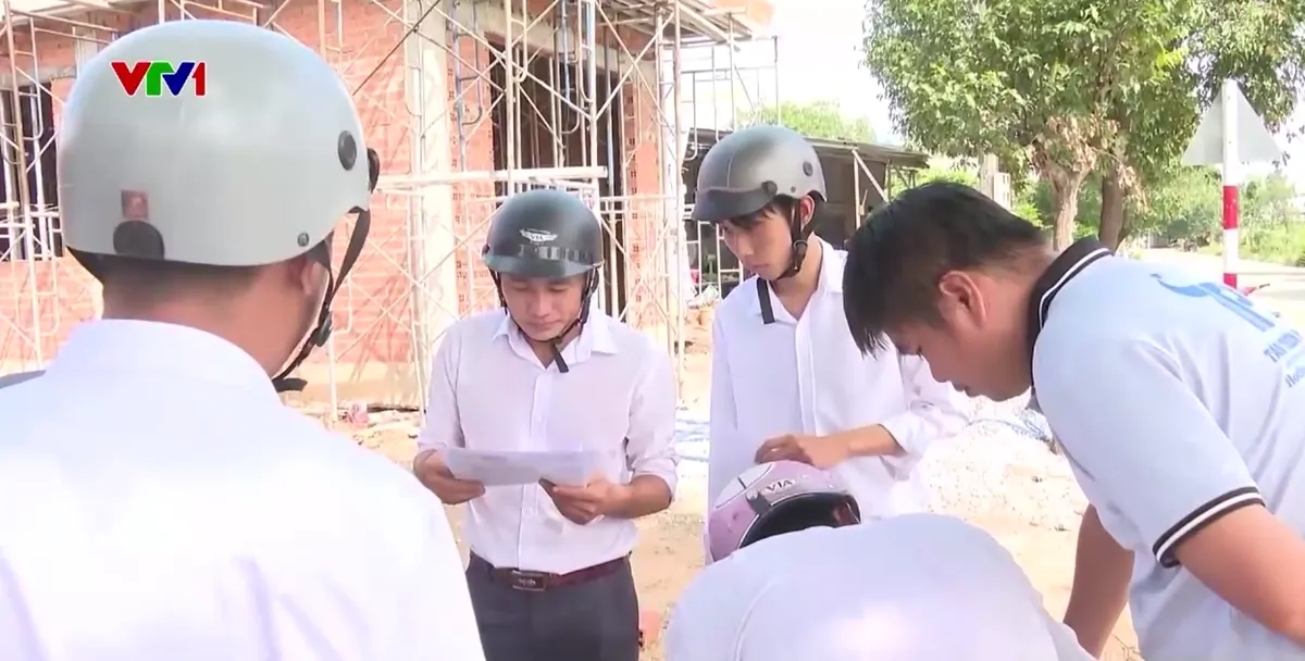 Gần 900 cán bộ Sở Xây dựng về hỗ trợ địa phương - Ảnh 1.