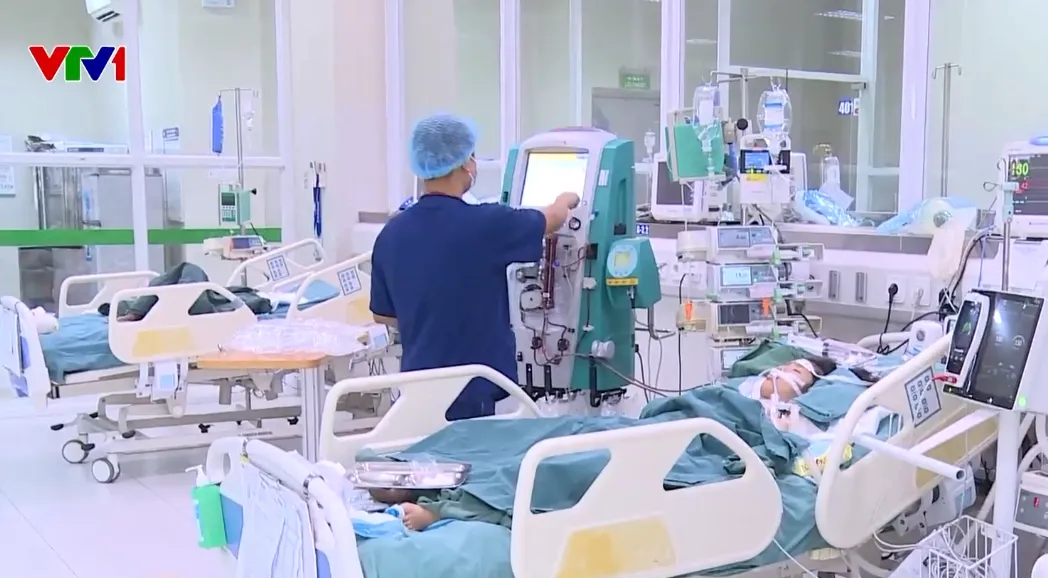 Bé gái 10 tuổi nguy kịch do uống nhầm thuốc diệt chuột dạng siro - Ảnh 1.