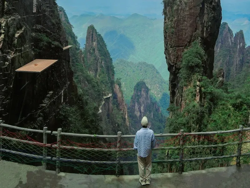 Ngủ trên vách núi cao chót vót - Trào lưu mạo hiểm mới của giới trẻ Trung Quốc - Ảnh 3.