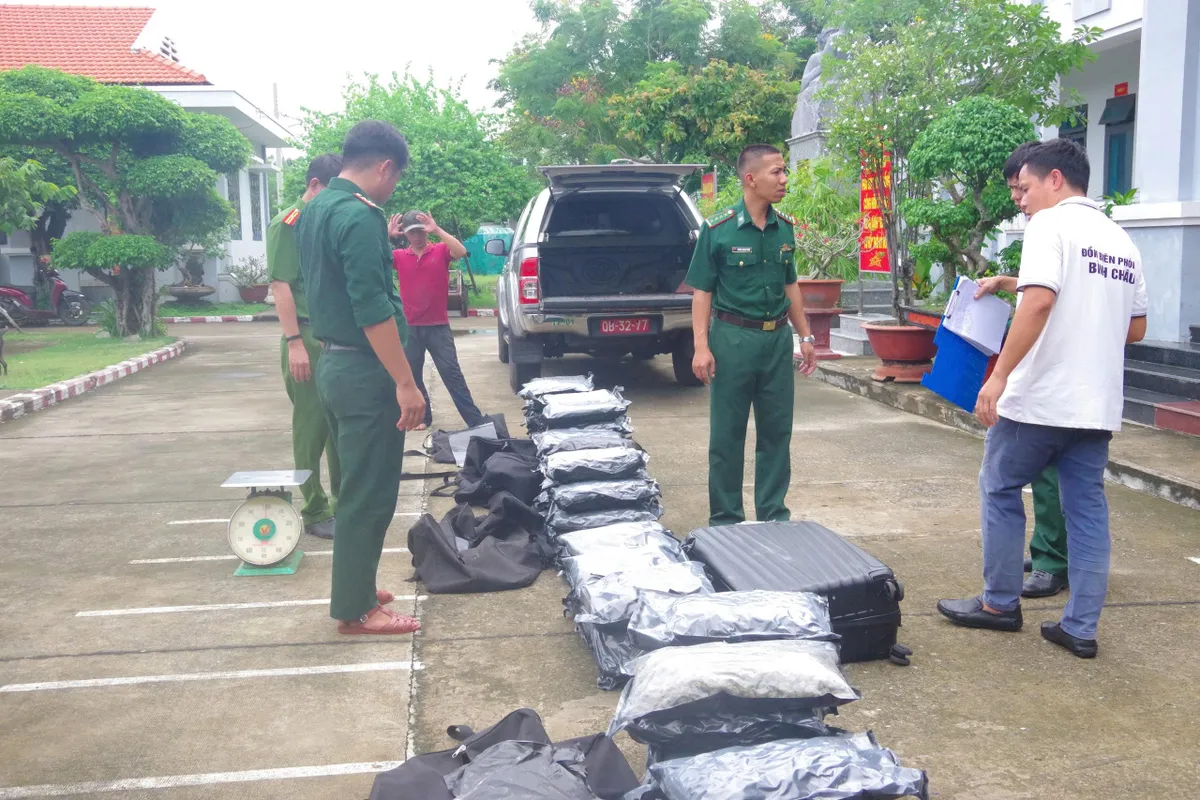 TP Hồ Ch&iacute; Minh: Ph&aacute;t hiện hơn 81kg cần sa tr&ocirc;i dạt tr&ecirc;n biển    - Ảnh 1.