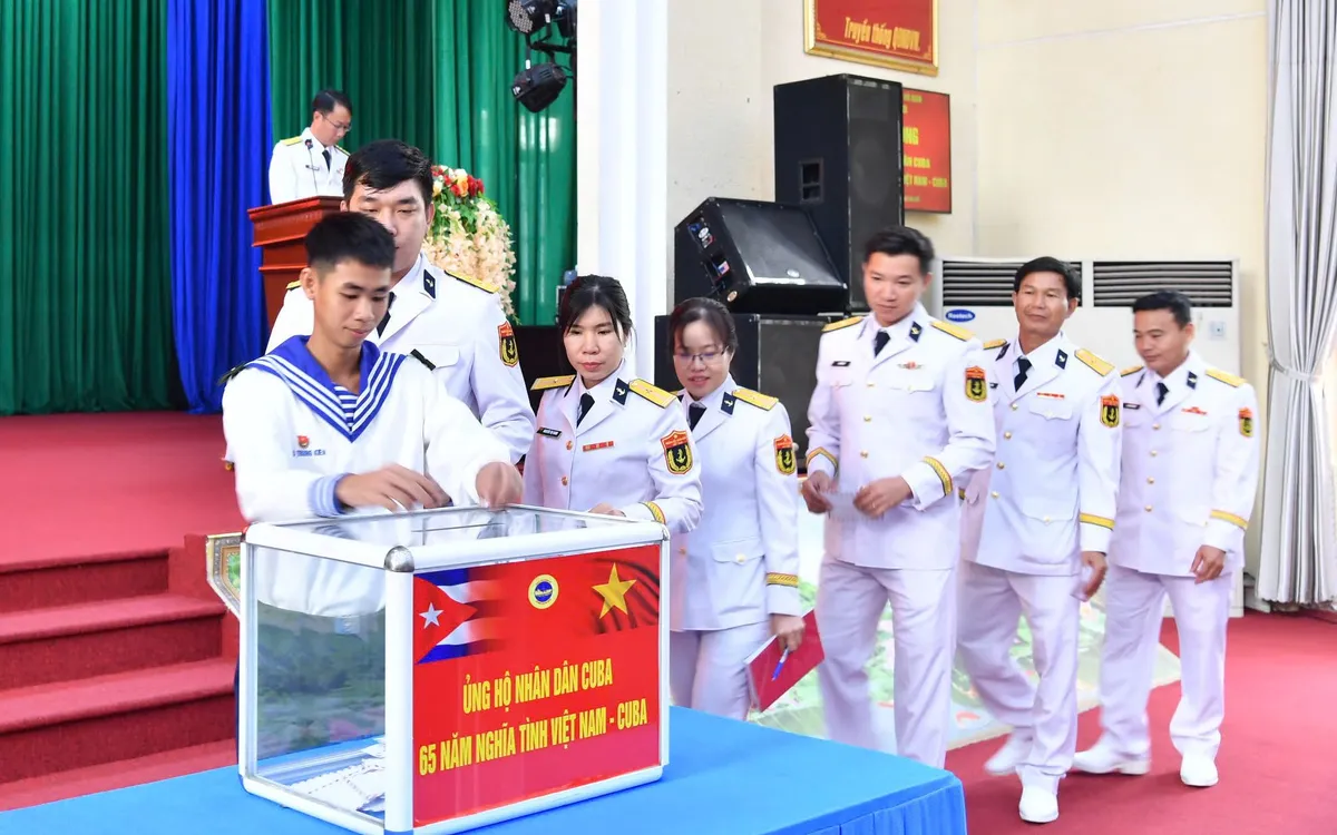 Cán bộ, chiến sĩ Lữ đoàn 125 ủng hộ nhân dân Cuba. Cán bộ, chiến sĩ Lữ đoàn 125 ủng hộ nhân dân Cuba.