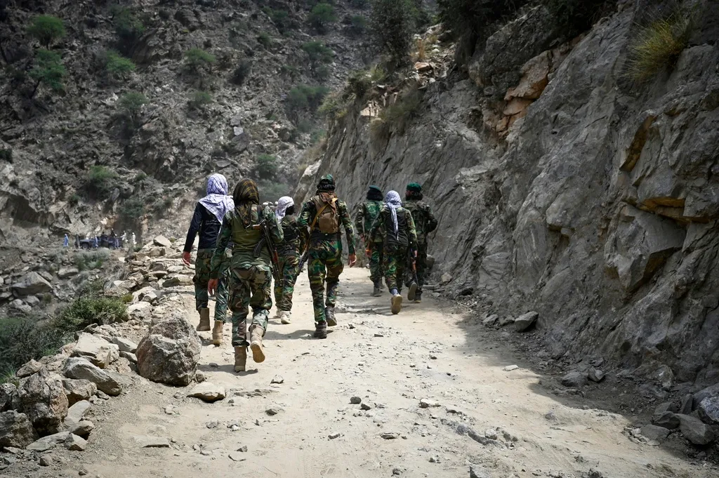 Nga sẵn sàng hỗ trợ Taliban trong cuộc chiến chống ma túy và khủng bố  - Ảnh 1.