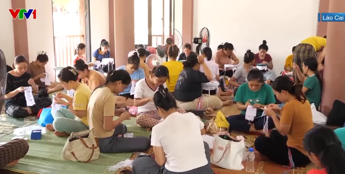 Làng Nủ hồi sinh, vươn mình sau cơn lũ dữ - Ảnh 1.