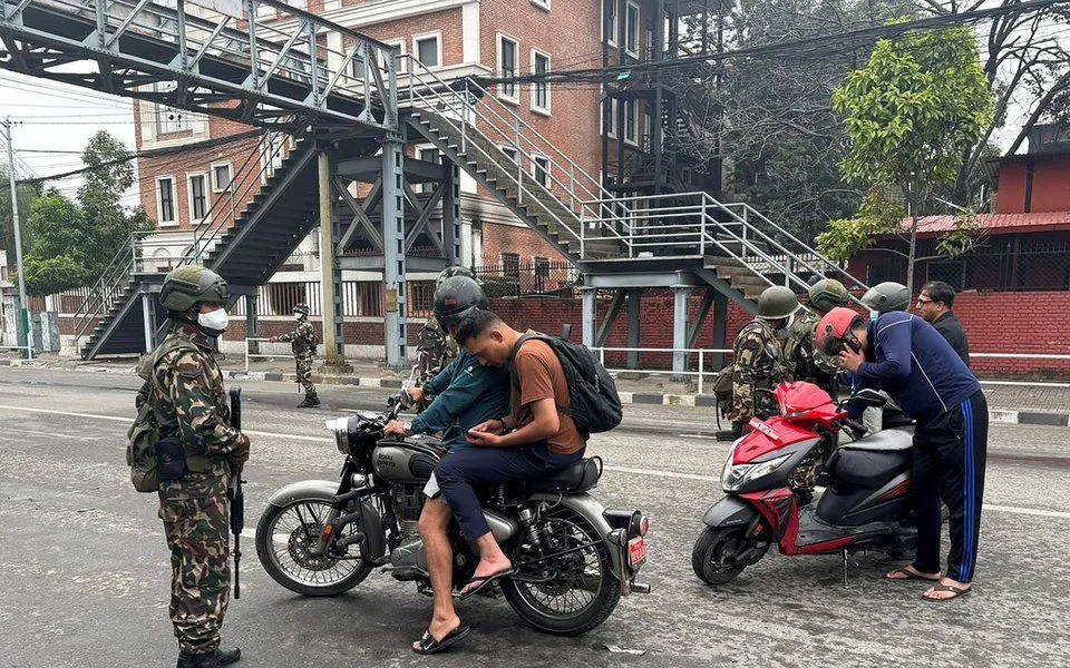 Quân đội đã nắm quyền kiểm soát an ninh tại Nepal (Ảnh: AFP) Quân đội đã nắm quyền kiểm soát an ninh tại Nepal (Ảnh: AFP)