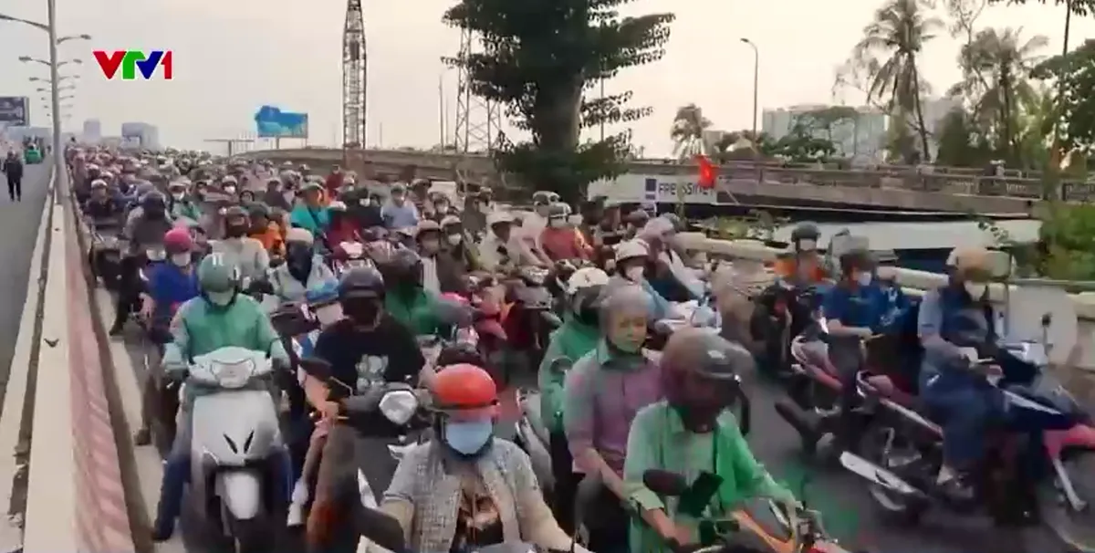 Tăng cường điều tiết giao thông qua cầu Bình Triệu - Ảnh 1.