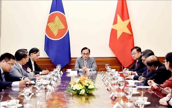 Bí thư Trung ương Đảng, Quyền Bộ trưởng Ngoại giao Lê Hoài Trung tiếp Đại sứ, Đại biện các nước ASEAN và Timor-Leste - Ảnh 1.