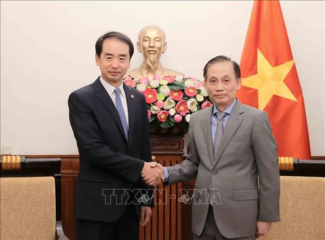 Bí thư Trung ương Đảng, Quyền Bộ trưởng Ngoại giao Lê Hoài Trung tiếp Đại sứ, Đại biện các nước ASEAN và Timor-Leste - Ảnh 2.