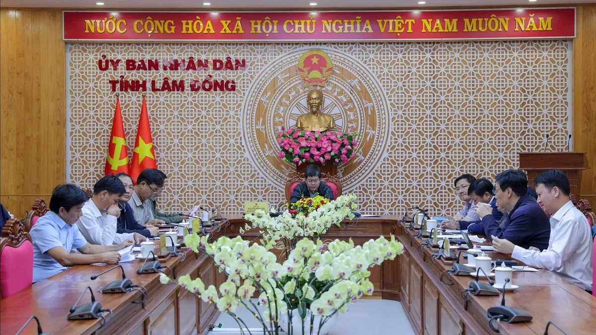 Thủ tướng chỉ đạo đẩy nhanh c&aacute;c dự &aacute;n giao th&ocirc;ng trọng điểm tại L&acirc;m Đồng - Ảnh 2.