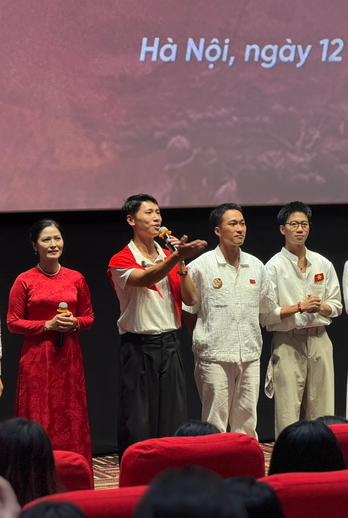Hoàng Long chia sẻ về vai diễn Sen. Hoàng Long chia sẻ về vai diễn Sen.