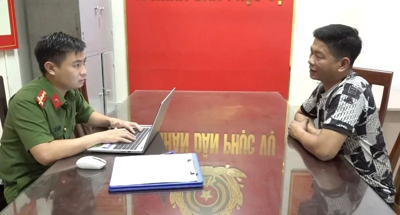 Bắt lái xe tải móc nối mua pháo lậu từ bên kia biên giới về bán - Ảnh 1.