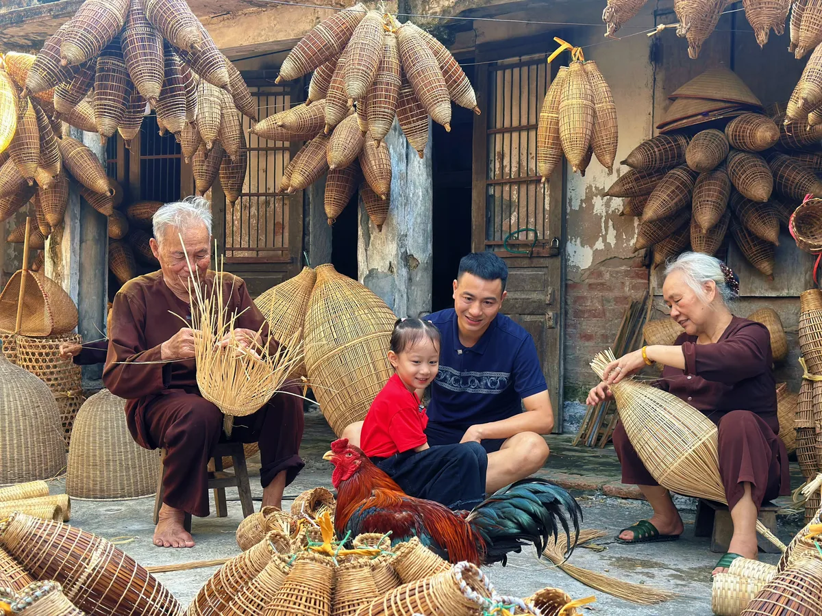 "Em bé Điện Biên" Vy Trâm và chuyến trải nghiệm đặc biệt trong "Cha con vạn dặm" - Ảnh 3.
