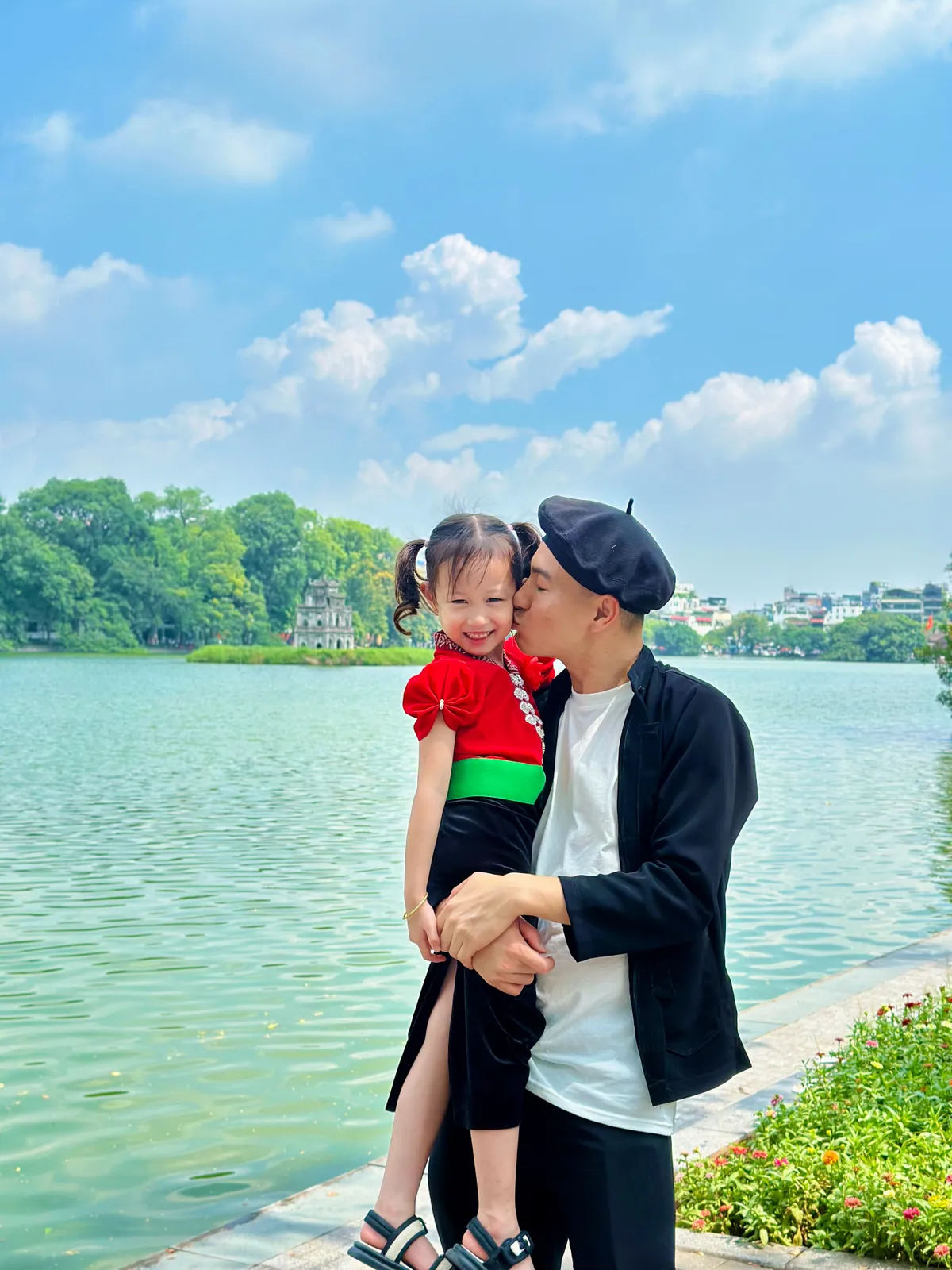 "Em bé Điện Biên" Vy Trâm và chuyến trải nghiệm đặc biệt trong "Cha con vạn dặm" - Ảnh 1.