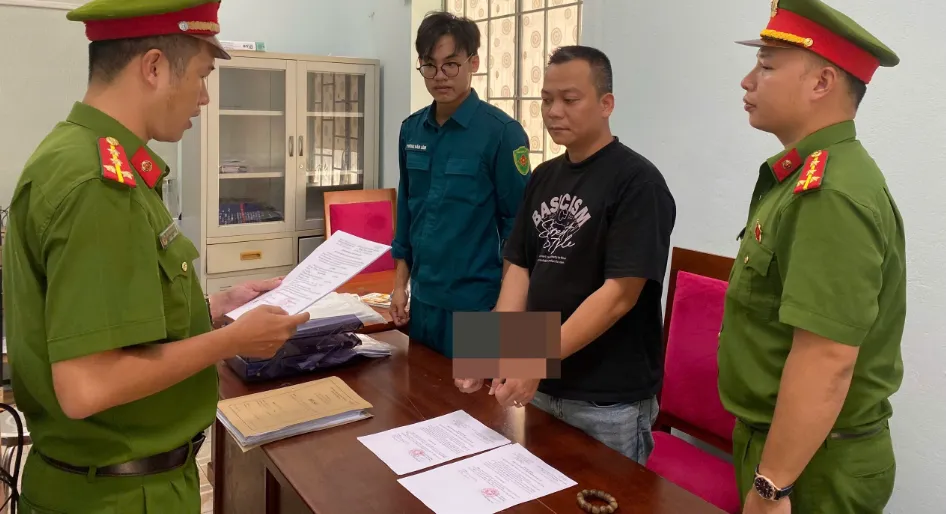 Bắt “ma men” rủ đồng bọn đánh hội đồng khiến bạn nhậu bị thương - Ảnh 1.