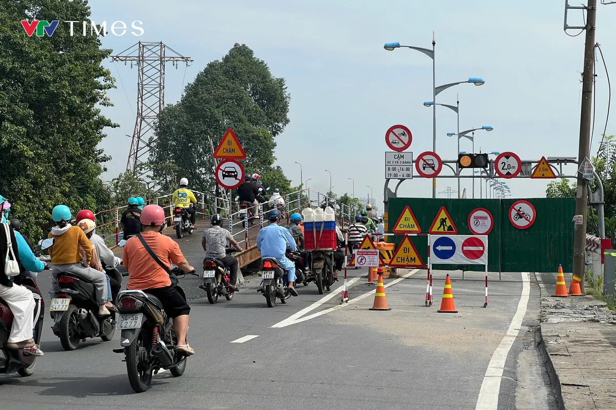 Giao thông khu vực cầu Bình Triệu dần ổn định sau nhiều ngày ùn tắc- Ảnh 1. Giao thông khu vực cầu Bình Triệu dần ổn định sau nhiều ngày ùn tắc- Ảnh 1.