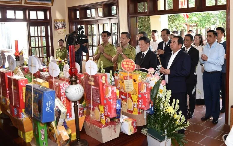 Lễ dâng hương tưởng nhớ Chủ tịch Hồ Chí Minh nhân 56 năm ngày mất của Người và chào mừng tổ chức thành công Đại lễ kỷ niệm 80 năm Cách mạng tháng Tám Quốc khánh mùng 2/9/2025 đã được tổ chức trang trọng tại Đền thờ Bác Hồ trên đỉnh núi Vua, Vườn Quốc gia Ba Vì - Ảnh: VGP Lễ dâng hương tưởng nhớ Chủ tịch Hồ Chí Minh nhân 56 năm ngày mất của Người và chào mừng tổ chức thành công Đại lễ kỷ niệm 80 năm Cách mạng tháng Tám Quốc khánh mùng 2/9/2025 đã được tổ chức trang trọng tại Đền thờ Bác Hồ trên đỉnh núi Vua, Vườn Quốc gia Ba Vì - Ảnh: VGP