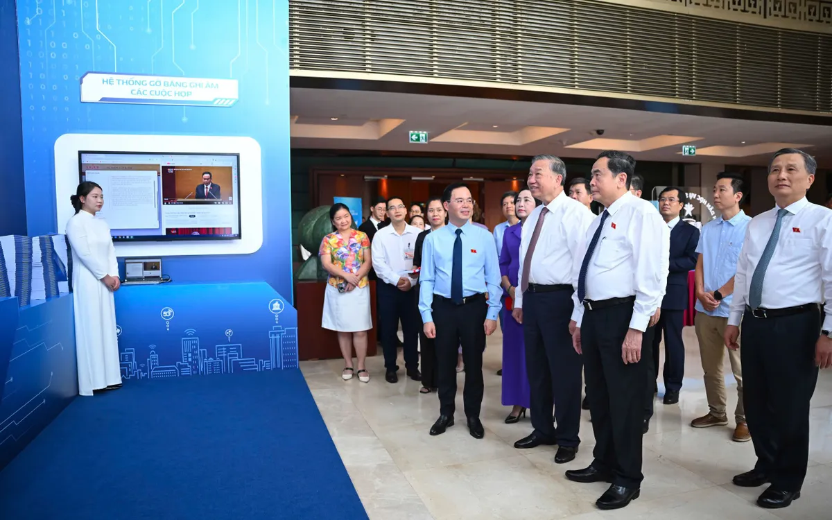 Tổng Bí thư Tô Lâm, Chủ tịch Quốc hội Trần Thanh Mẫn và các đồng chí lãnh đạo Đảng, Nhà nước đã đến dự Hội nghị chuyên đề Bình dân học vụ số - Quốc hội số. Tổng Bí thư Tô Lâm, Chủ tịch Quốc hội Trần Thanh Mẫn và các đồng chí lãnh đạo Đảng, Nhà nước đã đến dự Hội nghị chuyên đề Bình dân học vụ số - Quốc hội số.