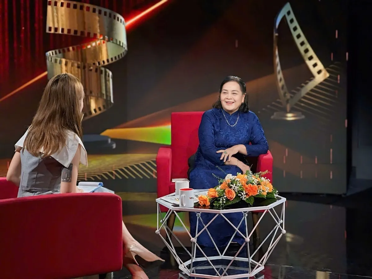 NSND Ngọc Lan bồi hồi nhớ vai diễn khó quên trong 'Lửa trung tuyến' tại Cine7 - Ảnh 4.