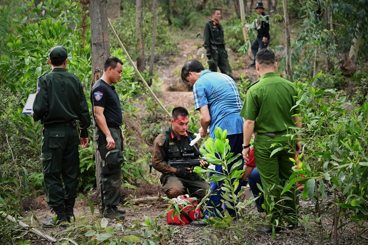 Dàn sao Chiến sĩ quả cảm dần đuối sức khi nhập vai lực lượng Phòng, chống khủng bố  - Ảnh 1.