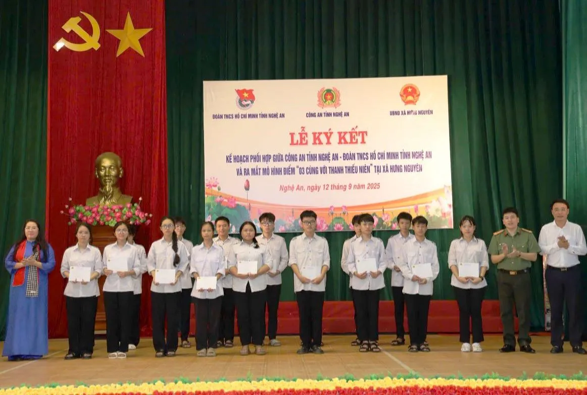 Nghệ An ra mắt mô hình ‘3 cùng với thanh thiếu niên’ - Ảnh 1.
