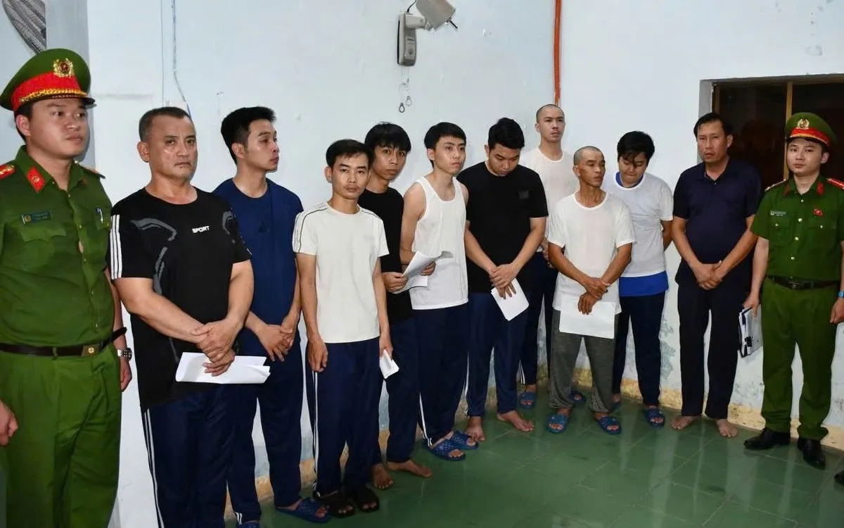Các đối tượng bị tạm giữ để điều tra Các đối tượng bị tạm giữ để điều tra