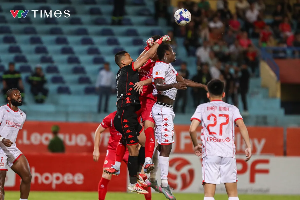 Quang Hải ghi si&ecirc;u phẩm, C&ocirc;ng an H&agrave; Nội FC tạm chiếm đỉnh bảng V.League 2025-2026- Ảnh 2.