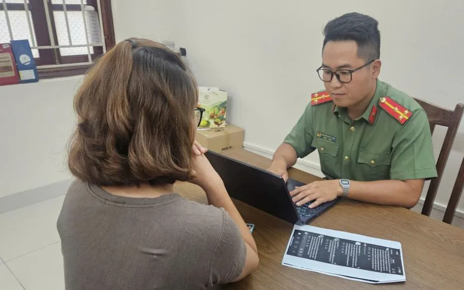 Cơ quan công an làm việc với H. Ảnh: Công an TP Hà Nội Cơ quan công an làm việc với H. Ảnh: Công an TP Hà Nội