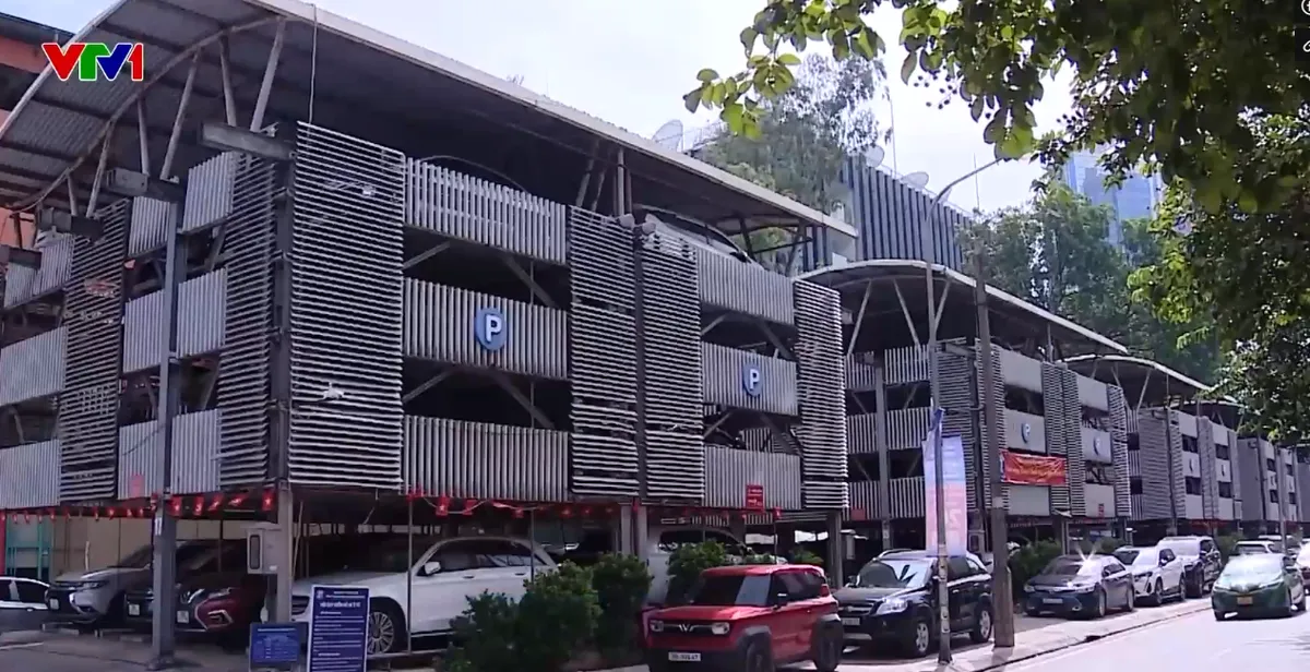 Hàng nghìn bãi đỗ xe ở Hà Nội vẫn nằm trên giấy - Ảnh 1.