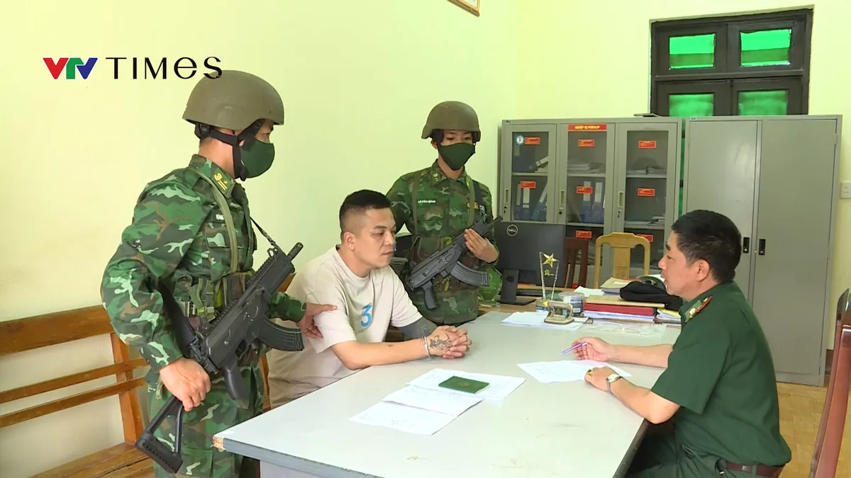 Bộ đội Bi&ecirc;n ph&ograve;ng Sơn La bắt giữ đối tượng truy n&atilde; khi nhập cảnh - Ảnh 2.