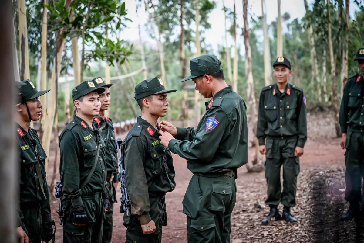 Chiến sĩ quả cảm - Tập 8: Mono xuất sắc, Tiến Luật gây bất ngờ với "cú đấm thép" - Ảnh 3.
