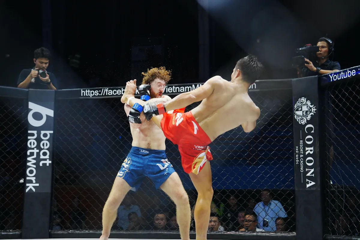 Trương Cao Minh Ph&aacute;t hạ gục nh&agrave; v&ocirc; địch Kickboxing Ireland tại LION Championship 26- Ảnh 2.