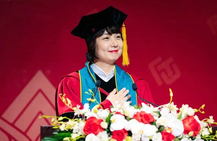 Hơn 2.000 sinh viên Ngoại thương nhận bằng, nhiều thủ khoa đạt điểm tuyệt đối- Ảnh 2. Hơn 2.000 sinh viên Ngoại thương nhận bằng, nhiều thủ khoa đạt điểm tuyệt đối- Ảnh 2.