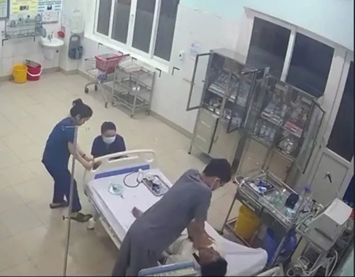 Cứu sống người đàn ông đi bộ vào phòng cấp cứu rồi ngưng tim, ngưng thở - Ảnh 1.