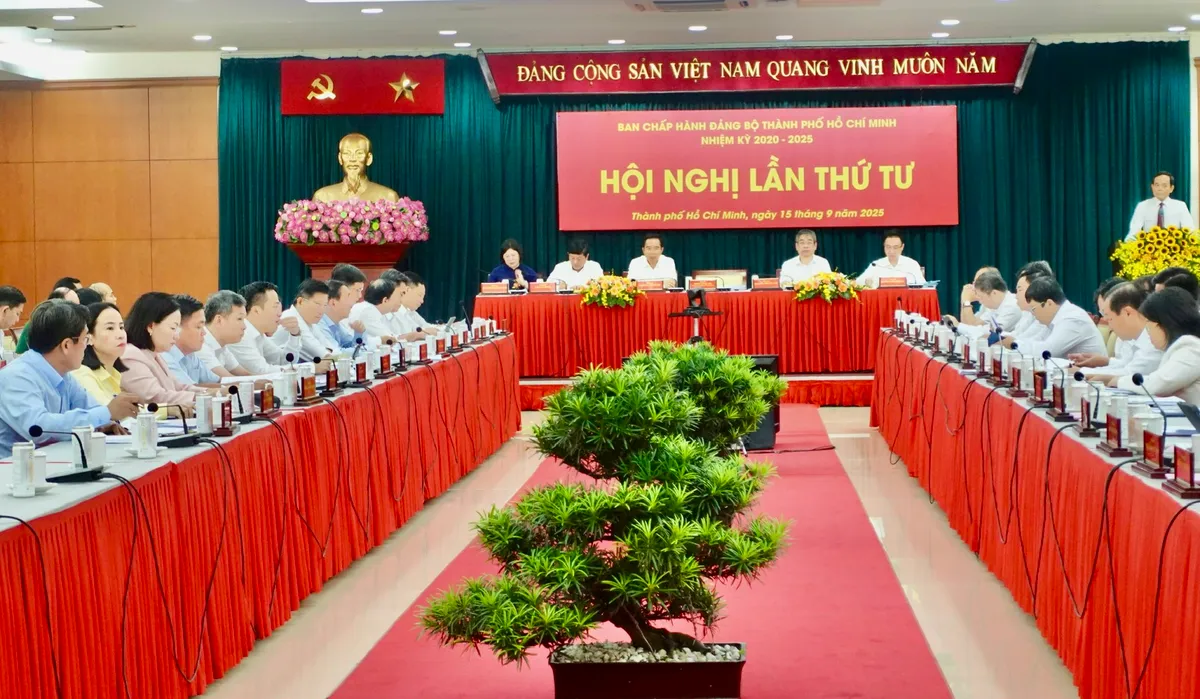 TP Hồ Chí Minh chuẩn bị Đại hội Đảng bộ lần thứ nhất, quyết tâm đạt tăng trưởng hai con số- Ảnh 1. TP Hồ Chí Minh chuẩn bị Đại hội Đảng bộ lần thứ nhất, quyết tâm đạt tăng trưởng hai con số- Ảnh 1.