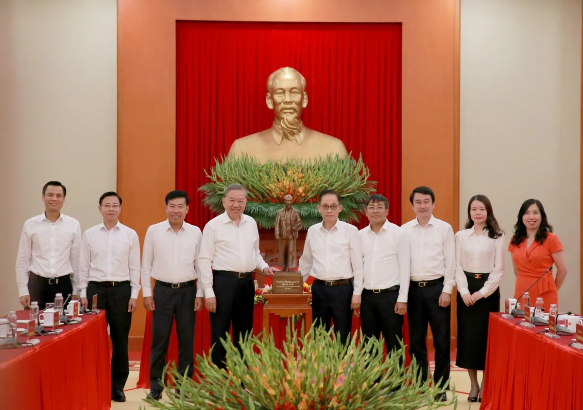 Tổng Bí thư: Ngoại giao Việt Nam tiếp tục kiến tạo hòa bình, mở rộng không gian phát triển, nâng tầm vị thế đất nước - Ảnh 4.